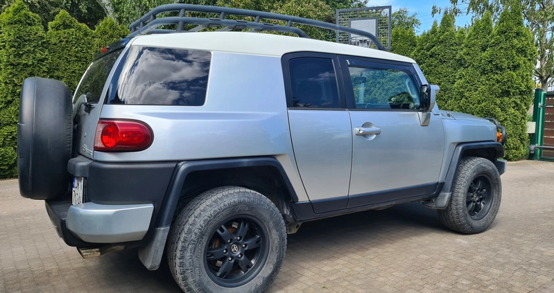 Toyota FJ cena 82000 przebieg: 162100, rok produkcji 2006 z Dobrzany małe 497